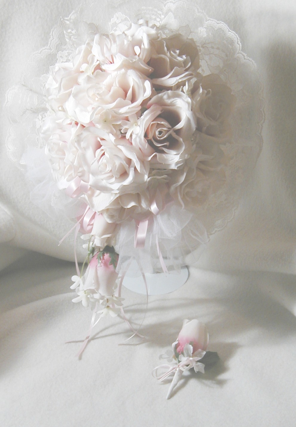 Wedding Dawn bouquet & matching boutonniere
